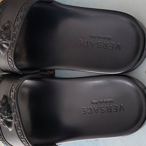 Versace slides - Picture 2 of 3